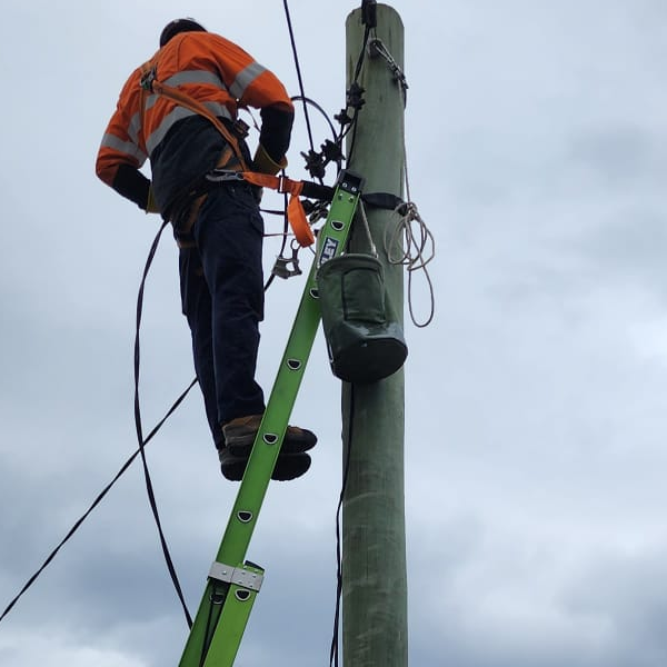 Overhead Power Level 2 Electricians